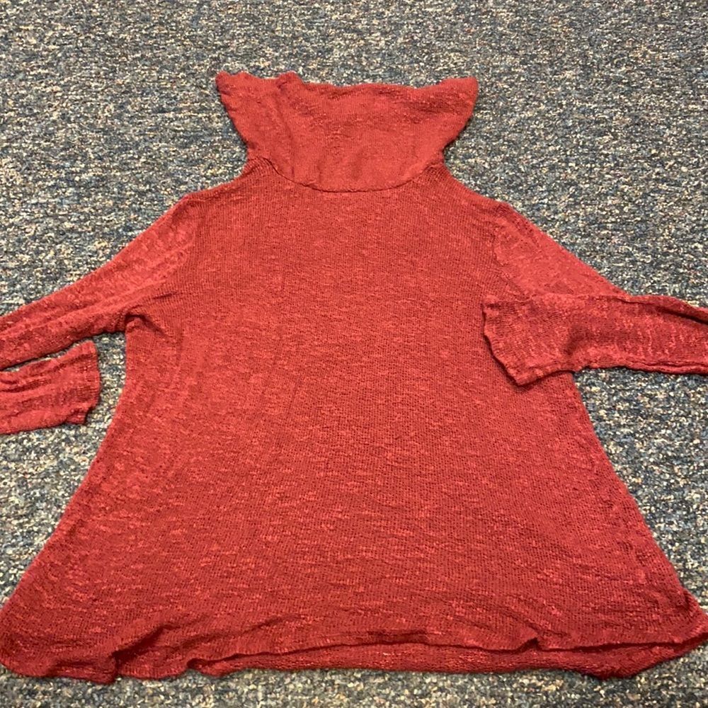Socialite Burgundy Turtleneck sz. L
